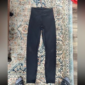 LIKE NEW - Black Lululemon Size 2 Leggings 25”